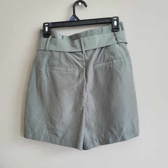 a new day NWT Target Women's Hi-rise Belted Short in Olive Green Size 8 - Picture 3 of 8